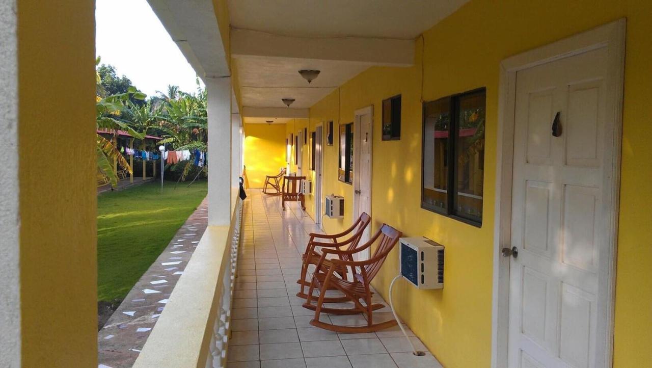 Sunshine Hotel Литтл-Корн-Айленд Экстерьер фото